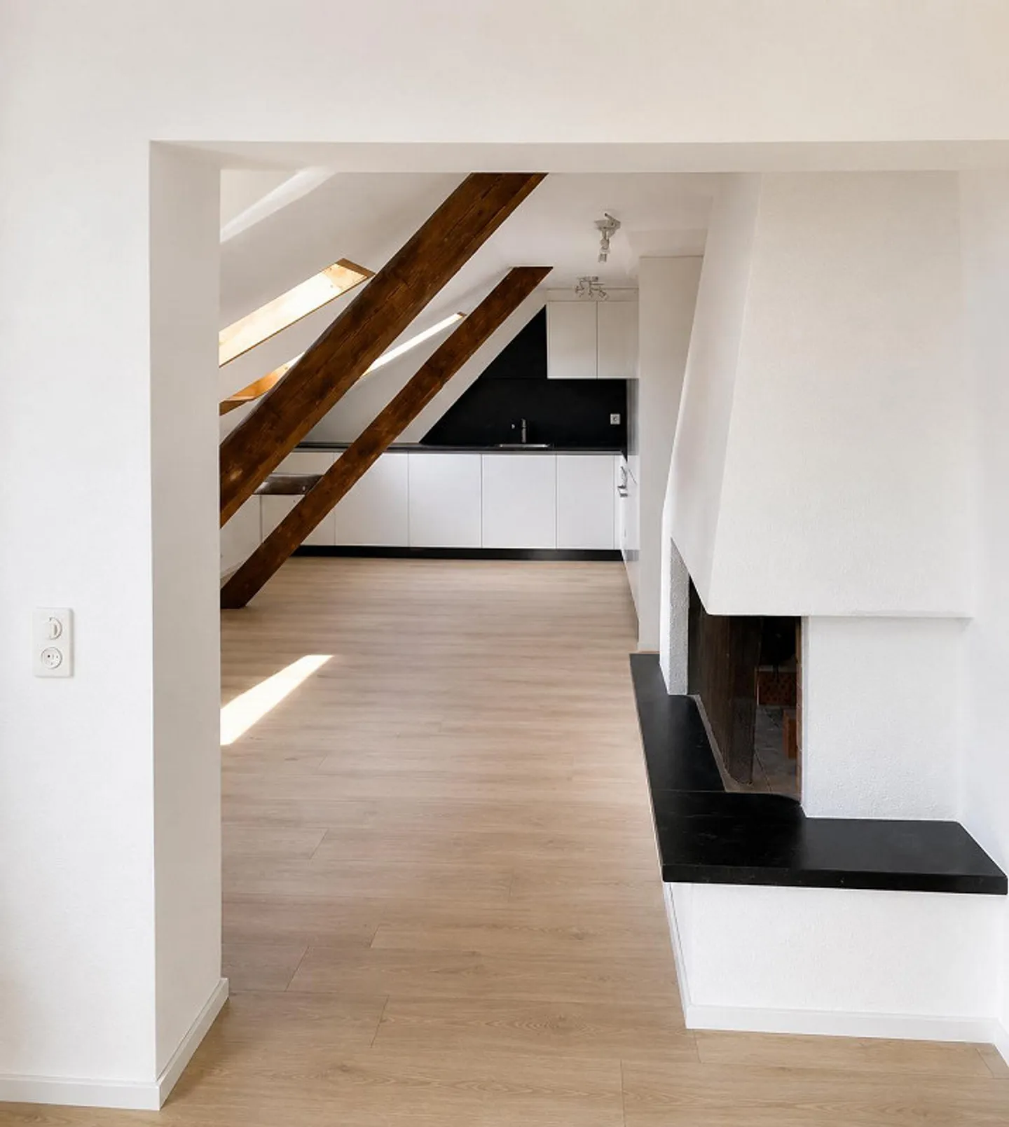 Spacious 2.5 Room Apartment - Near Cantonal Hospital - Photo 2 of 7