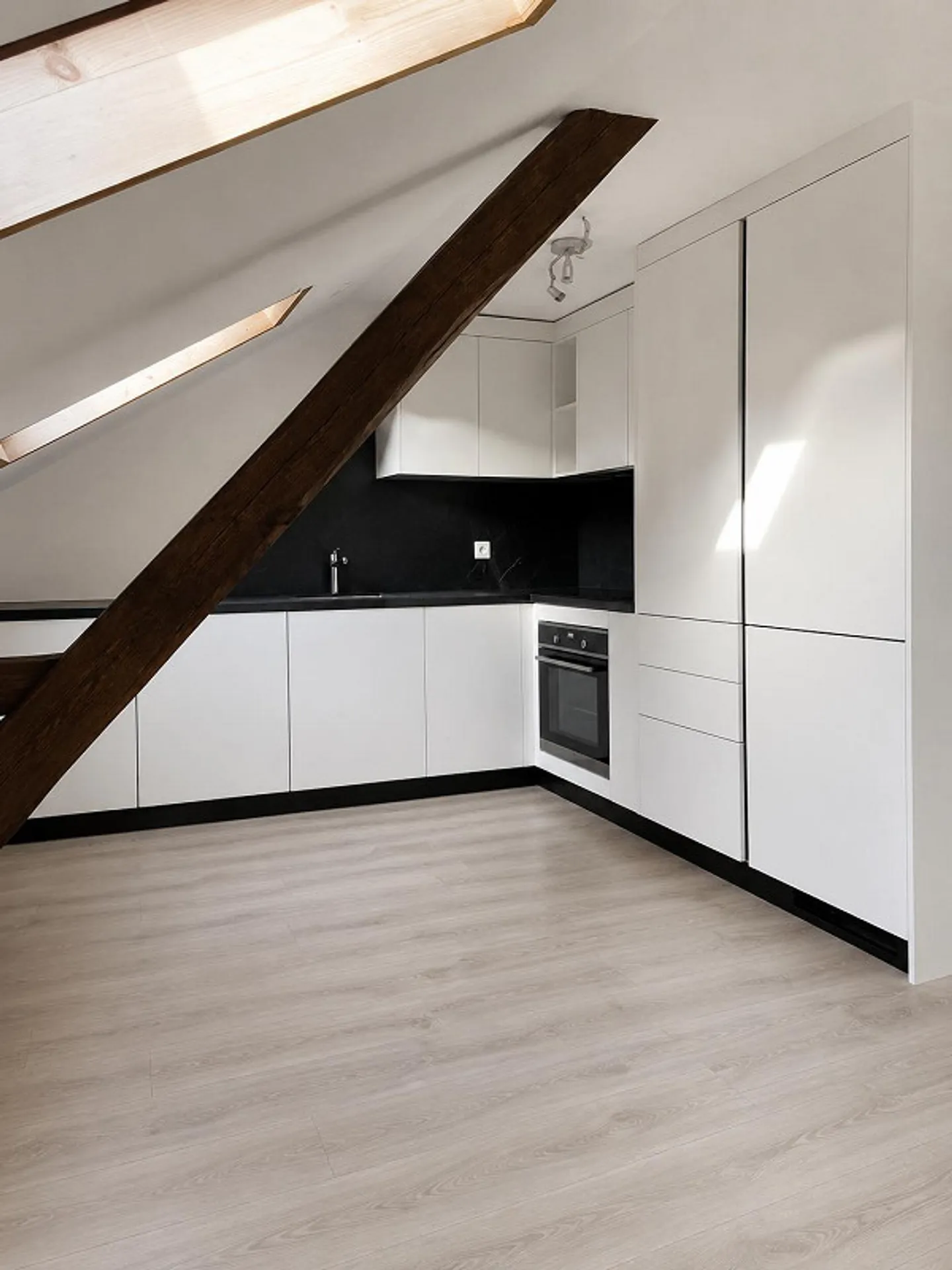 Spacious 2.5 Room Apartment - Near Cantonal Hospital - Photo 3 of 7