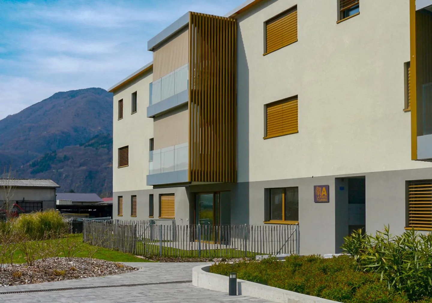 Appartement moderne 2,5 pièces avec jardin privé à Lumino (TI) - Photo 1 sur 6
