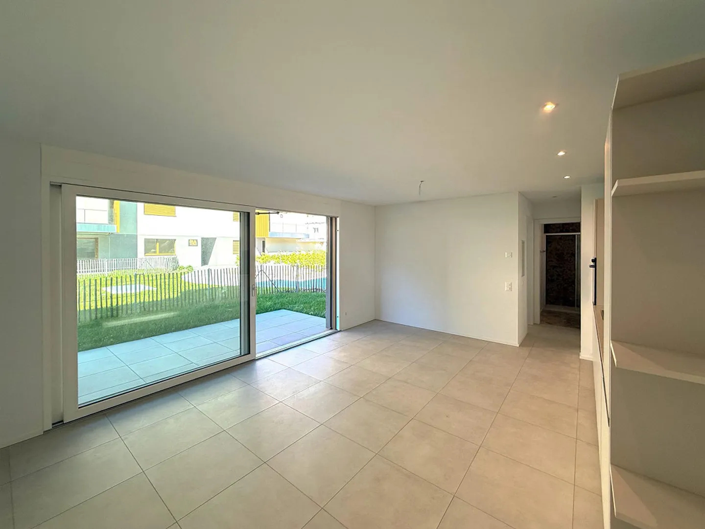 Appartement moderne 2,5 pièces avec jardin privé à Lumino (TI) - Photo 2 sur 6