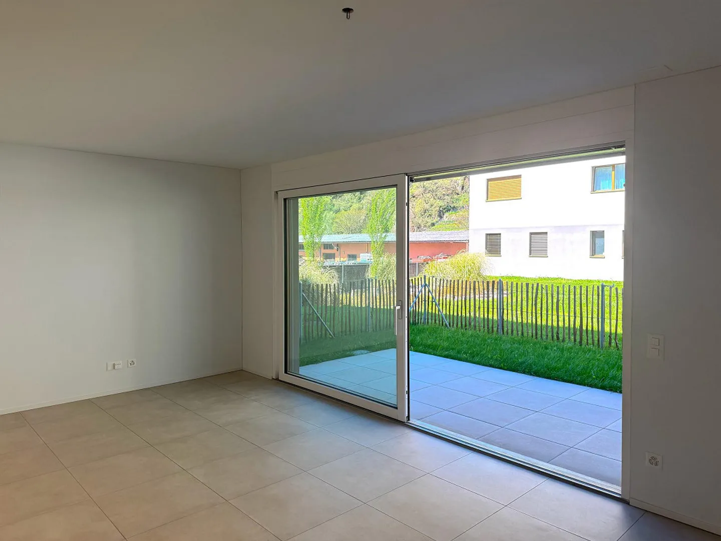 Appartement moderne 2,5 pièces avec jardin privé à Lumino (TI) - Photo 4 sur 6