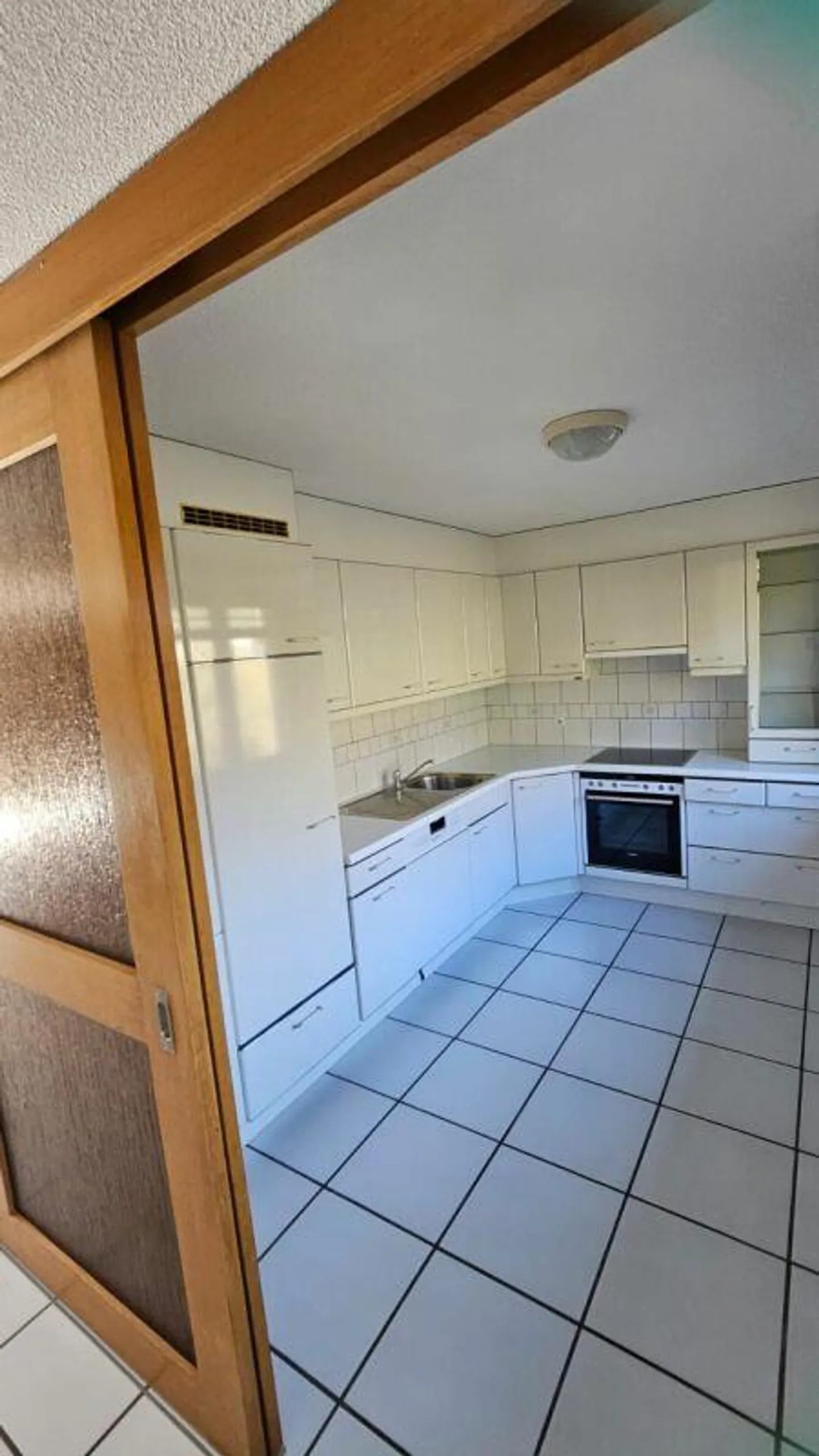 Large 4.5 Room Apartment - Photo 2 of 16