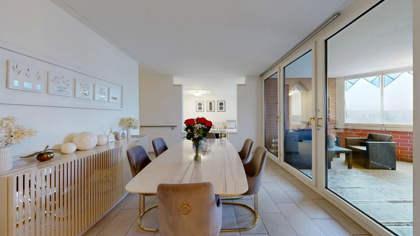 Spacious 3.5-room apartment with a panoramic view and parking space - Photo 4 of 17