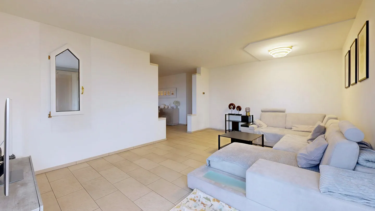 Spacious 3.5-room apartment with a panoramic view and parking space - Photo 3 of 17