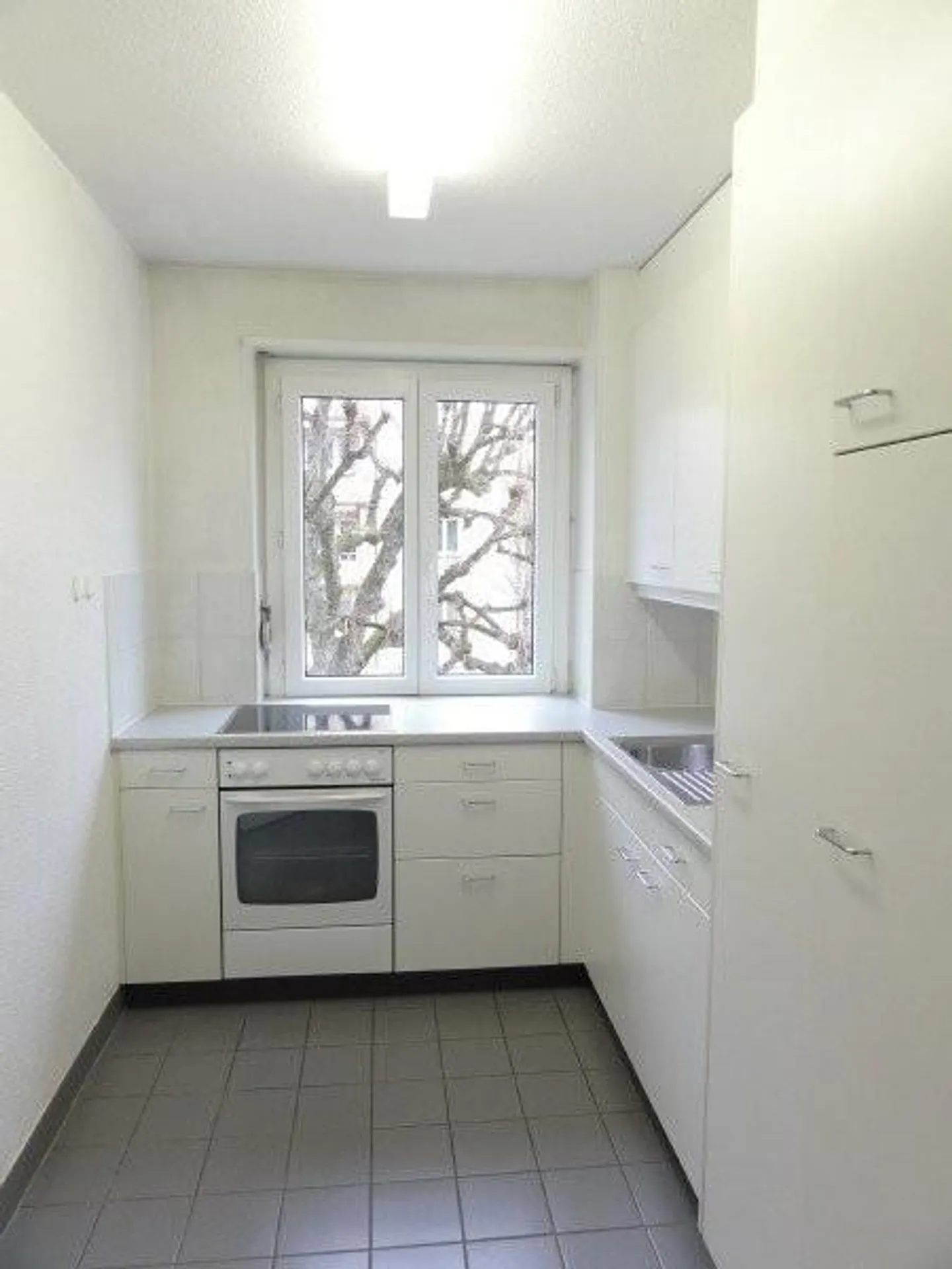 situé au centre dans un quartier verdoyant - Photo 2 sur 10