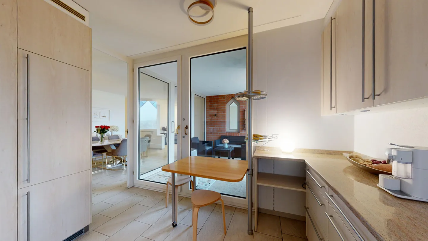 Spacious 3.5-room apartment with a panoramic view and parking space - Photo 7 of 17