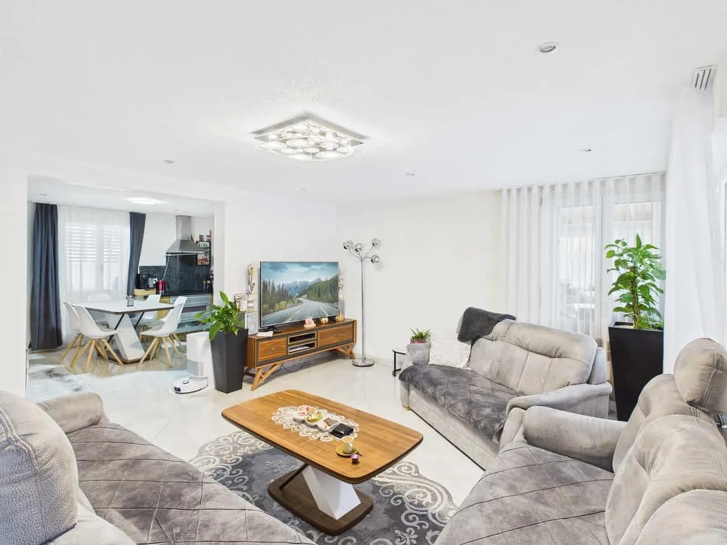 Geräumiges 6,5-Zimmer-Haus mit unabhängiger 3,5-Zimmer-Wohnung - Foto 3 von 13