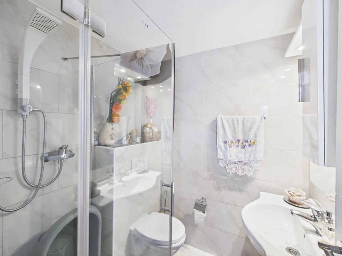 Geräumiges 6,5-Zimmer-Haus mit unabhängiger 3,5-Zimmer-Wohnung - Foto 6 von 13