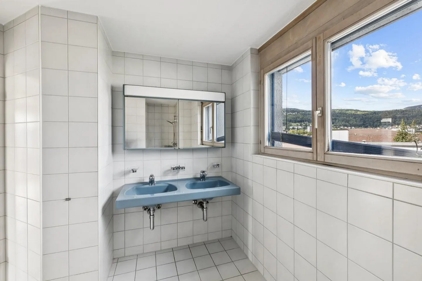Appartamento 4.5 stanze recentemente ristrutturato con comfort moderno e balcone soleggiato - Foto 8 di 10