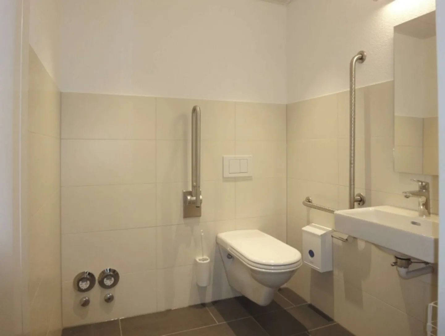 Bureau à louer - Photo 1 sur 11