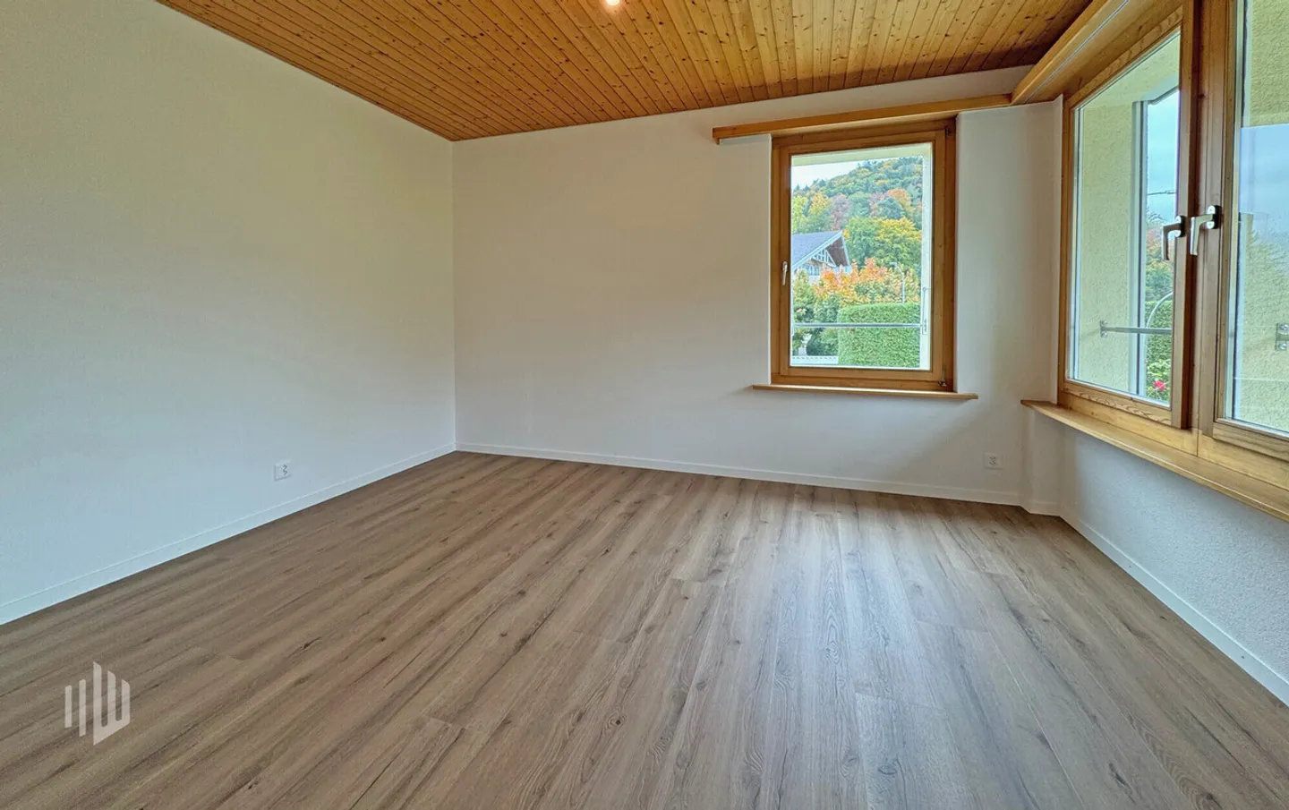 ImmoWyss - Appartement rénové de 3,5 pièces au rez-de-chaussée avec coin salon dans le jardin - Photo 7 sur 11