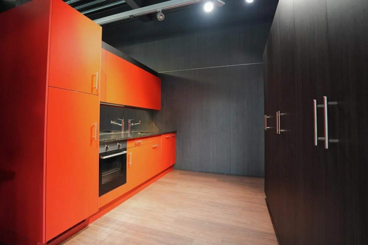 Functional Office and Exhibition Space - Photo 2 of 4