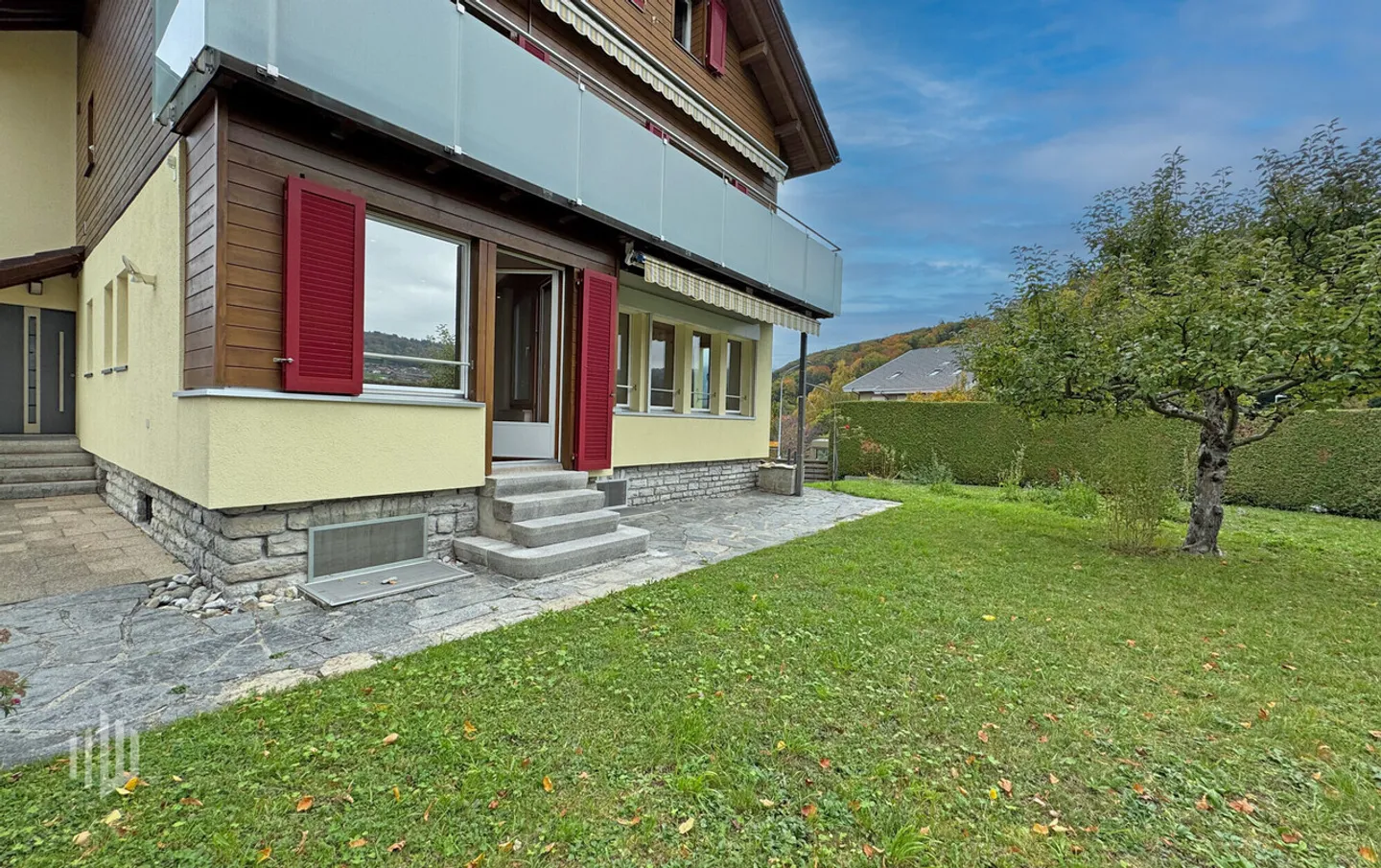 ImmoWyss - Appartement rénové de 3,5 pièces au rez-de-chaussée avec coin salon dans le jardin - Photo 9 sur 11