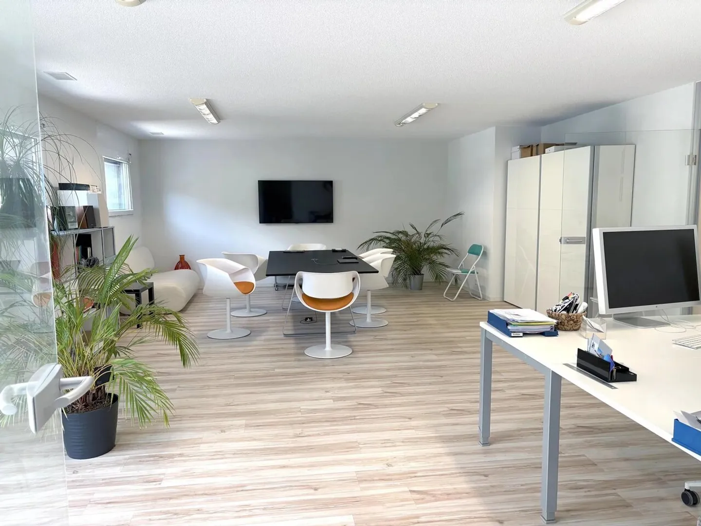 Geräumiger Gewerberaum (ideal für Büro und Dienstleistungsunternehmen) zur Miete in Monthey - Foto 1 von 11