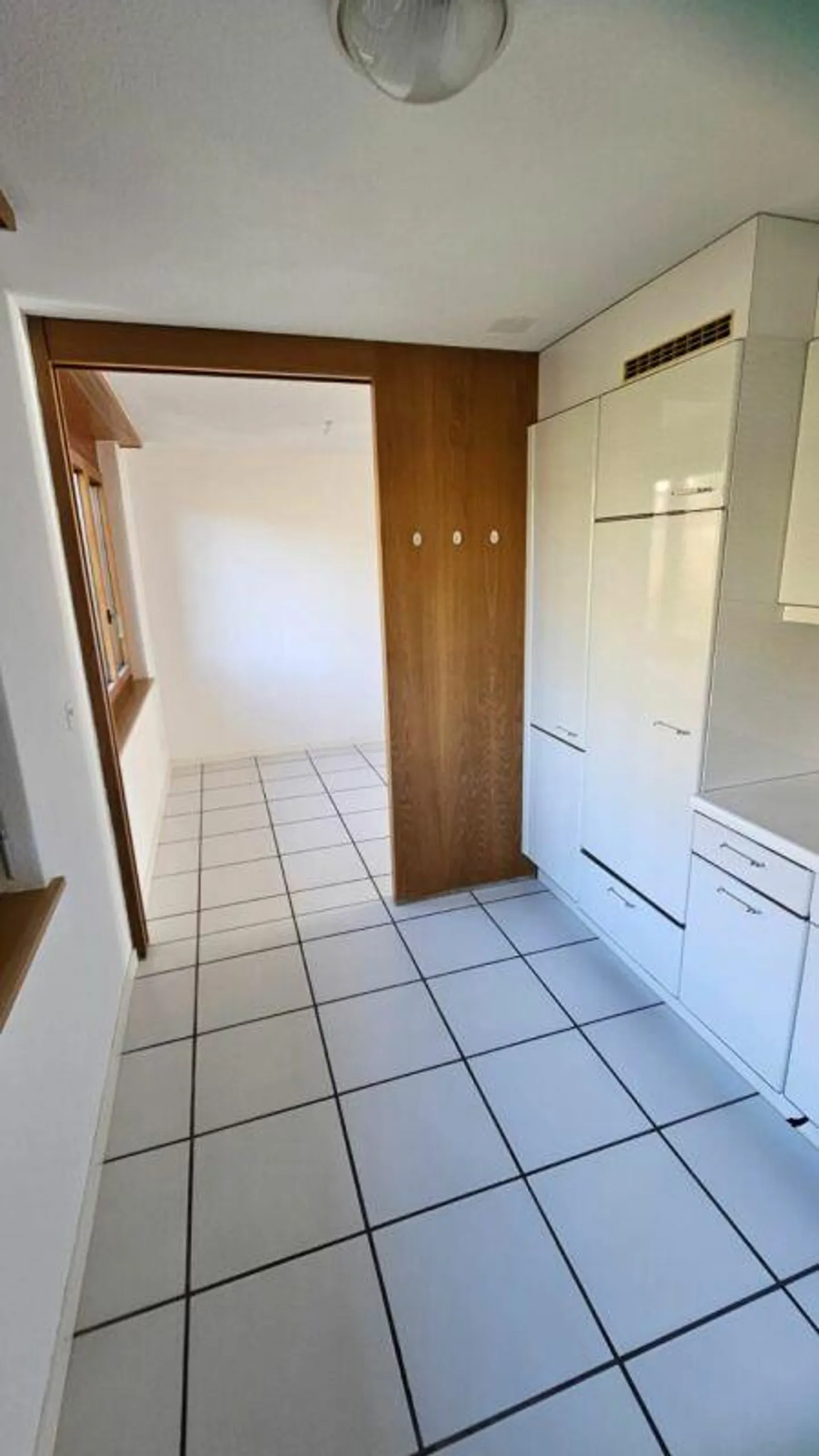 Large 4.5 Room Apartment - Photo 6 of 16