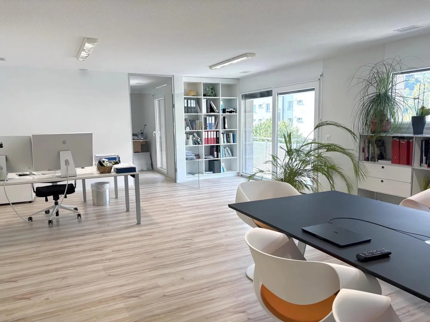 Geräumiger Gewerberaum (ideal für Büro und Dienstleistungsunternehmen) zur Miete in Monthey - Foto 3 von 11