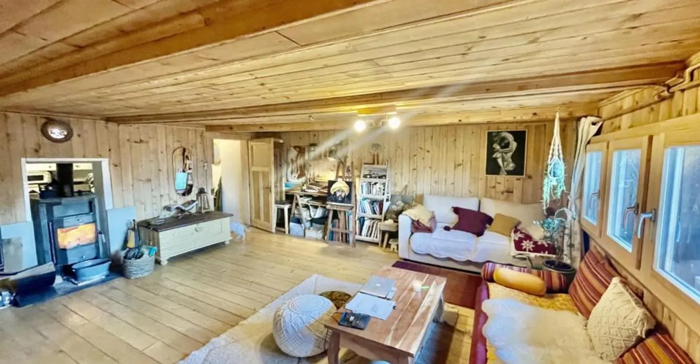 Charmante renovierte 2,5-Zimmer-Dachgeschosswohnung mit Garten in Icogne, 10 Minuten von Crans-Montana entfernt - Foto 2 von 9