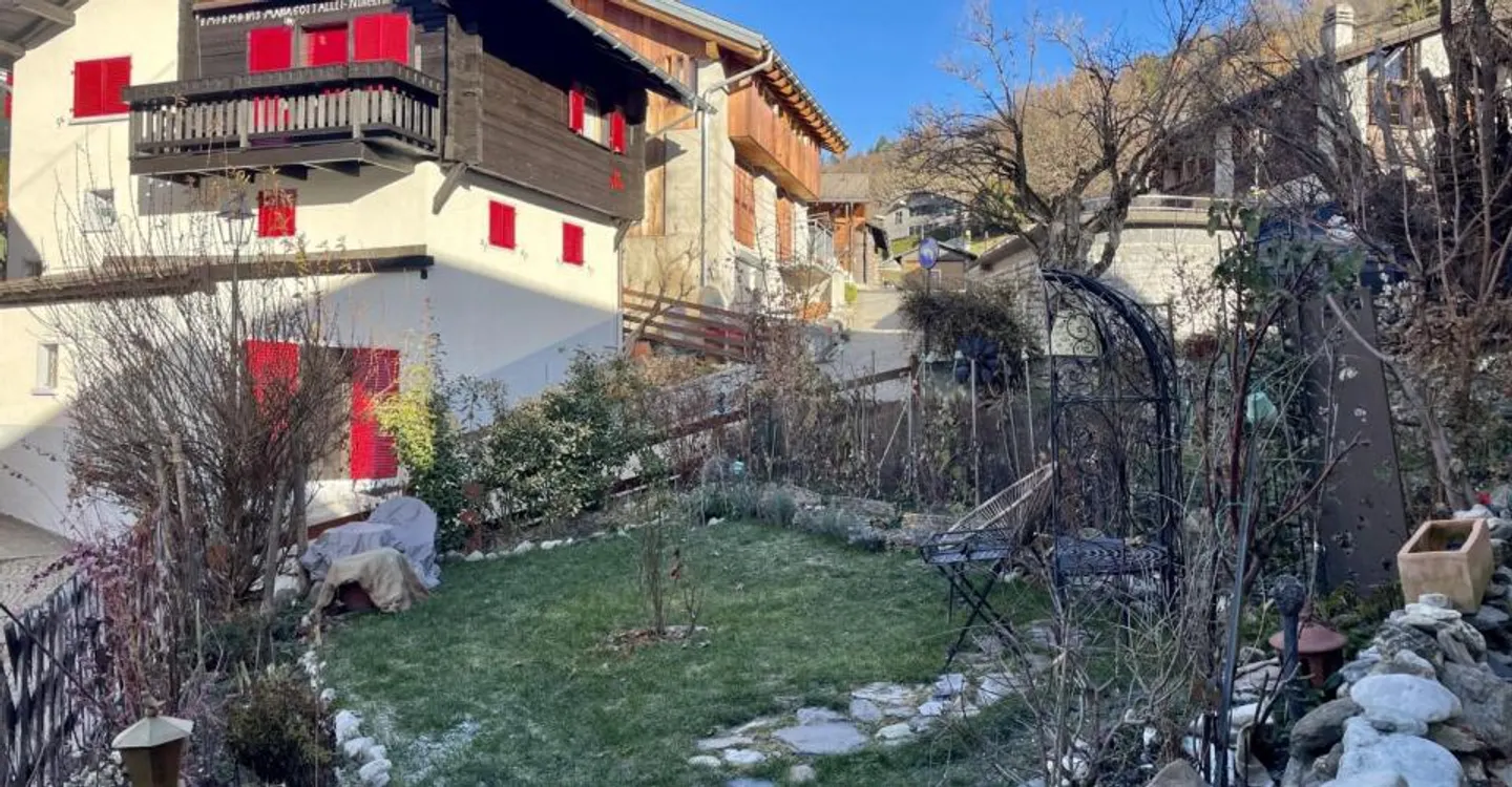 Charmante renovierte 2,5-Zimmer-Dachgeschosswohnung mit Garten in Icogne, 10 Minuten von Crans-Montana entfernt - Foto 3 von 9