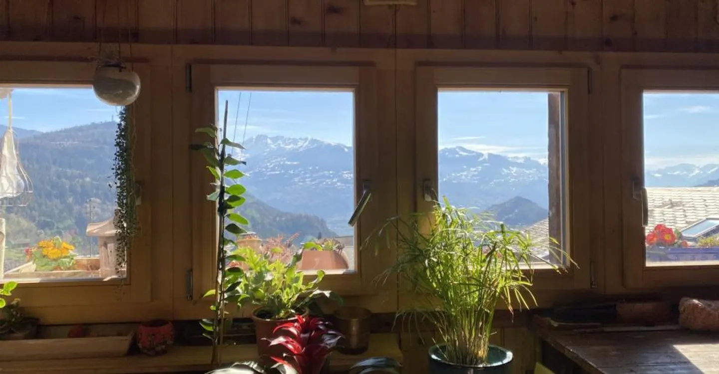 Charmante renovierte 2,5-Zimmer-Dachgeschosswohnung mit Garten in Icogne, 10 Minuten von Crans-Montana entfernt - Foto 4 von 9