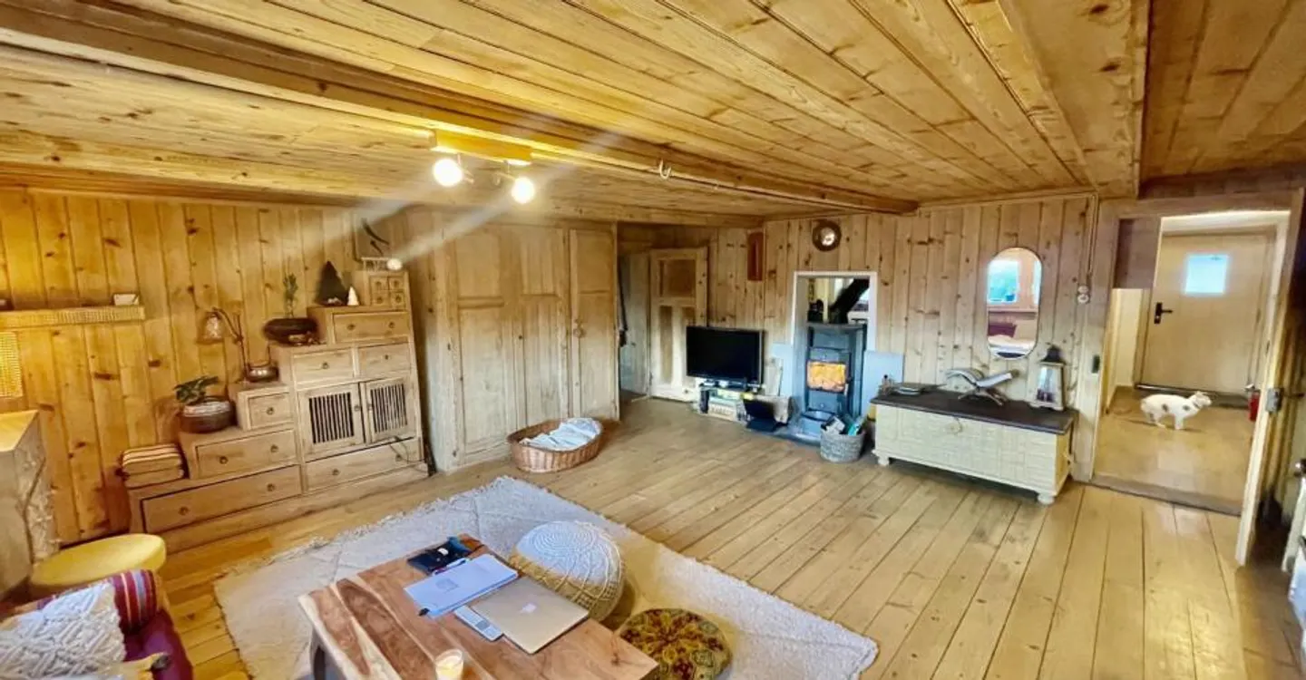 Charmante renovierte 2,5-Zimmer-Dachgeschosswohnung mit Garten in Icogne, 10 Minuten von Crans-Montana entfernt - Foto 5 von 9