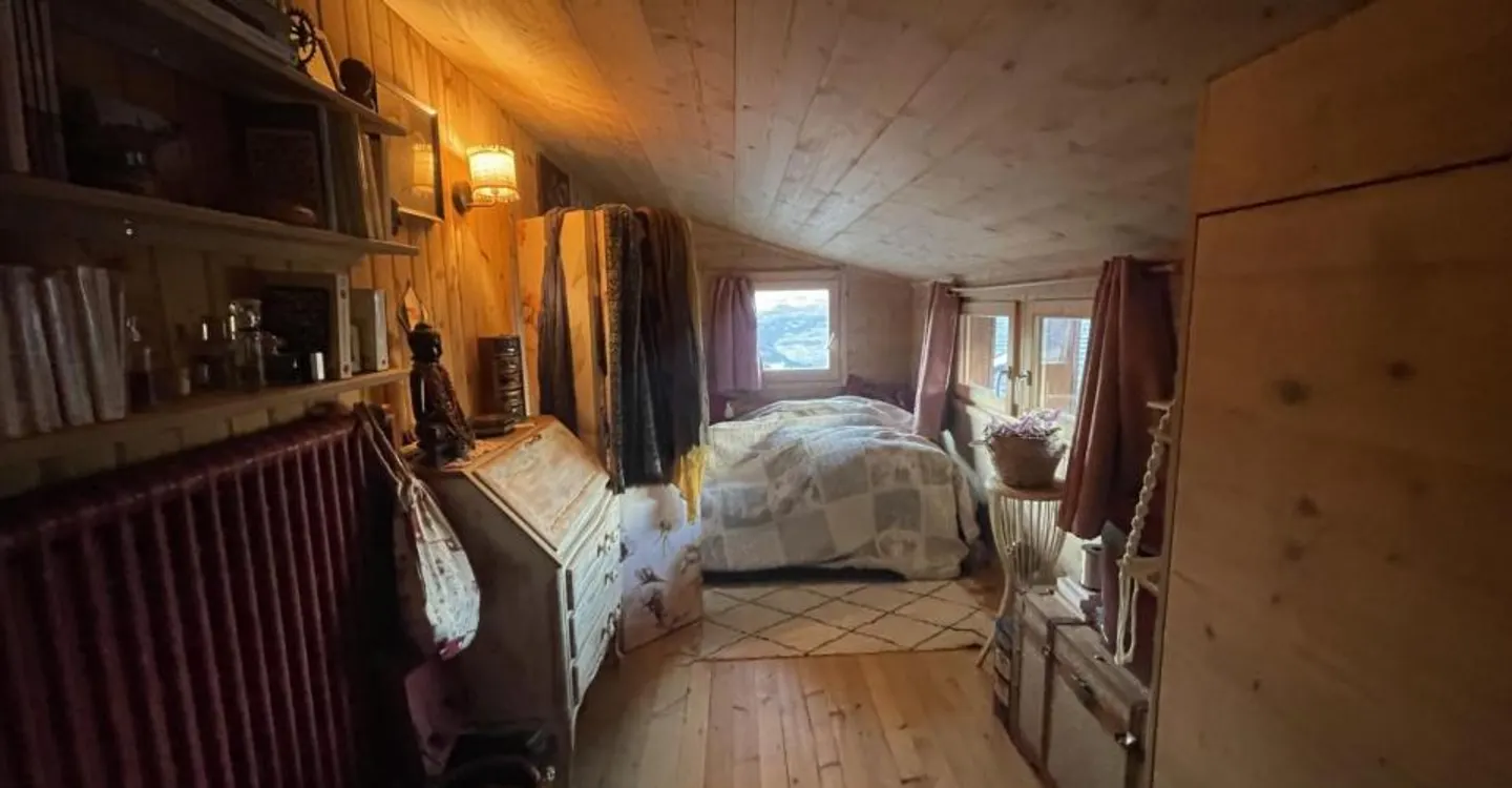 Charmante renovierte 2,5-Zimmer-Dachgeschosswohnung mit Garten in Icogne, 10 Minuten von Crans-Montana entfernt - Foto 7 von 9