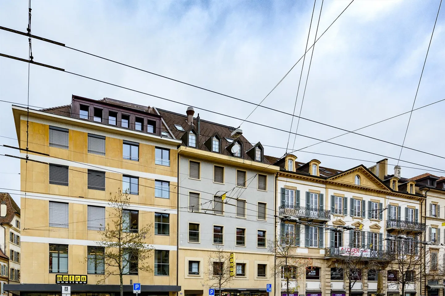 Charming Apartment Near Lake - Photo 2 of 2