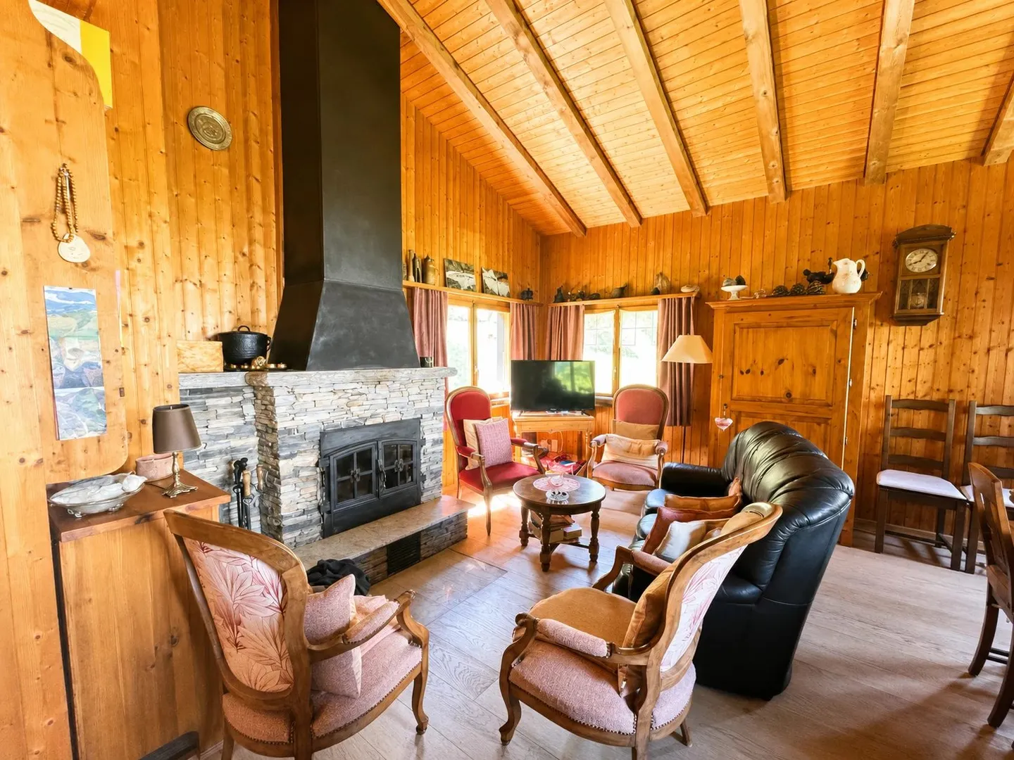 Chalet 4.5 rooms - Photo 2 of 11
