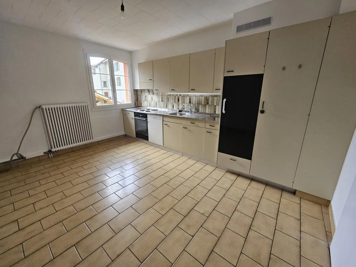 Appartamento con 5,5 stanze al 1° piano con cantina - Foto 3 di 8