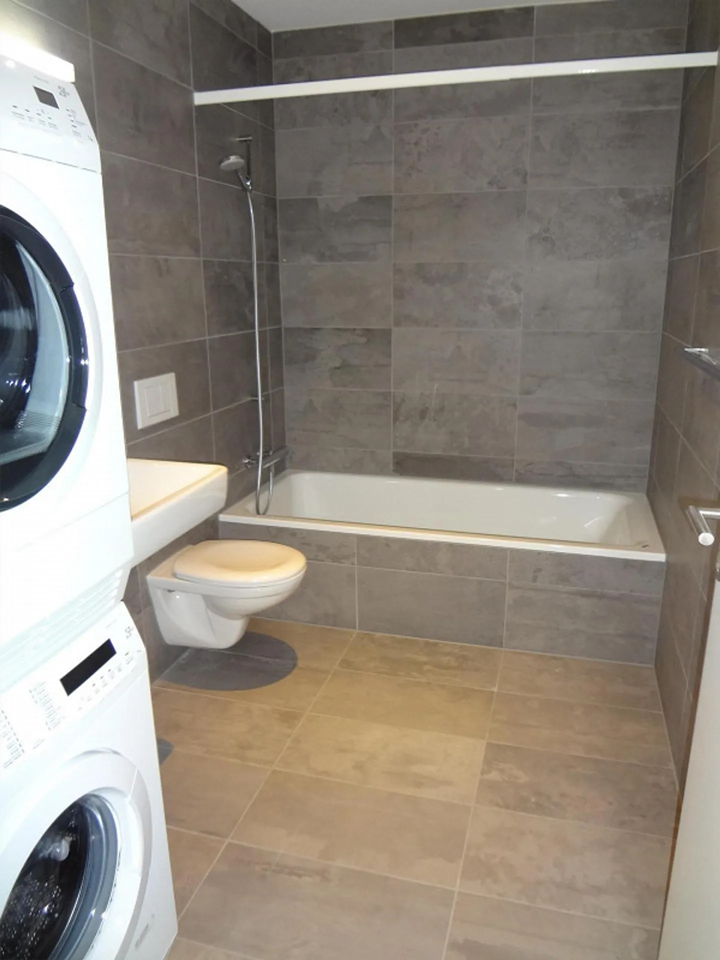 City-feeling with mountain view - Photo 3 of 6