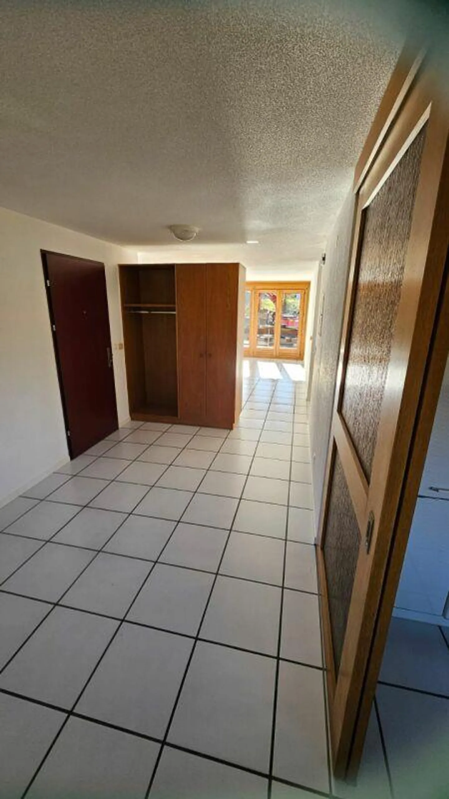 Large 4.5 Room Apartment - Photo 9 of 16