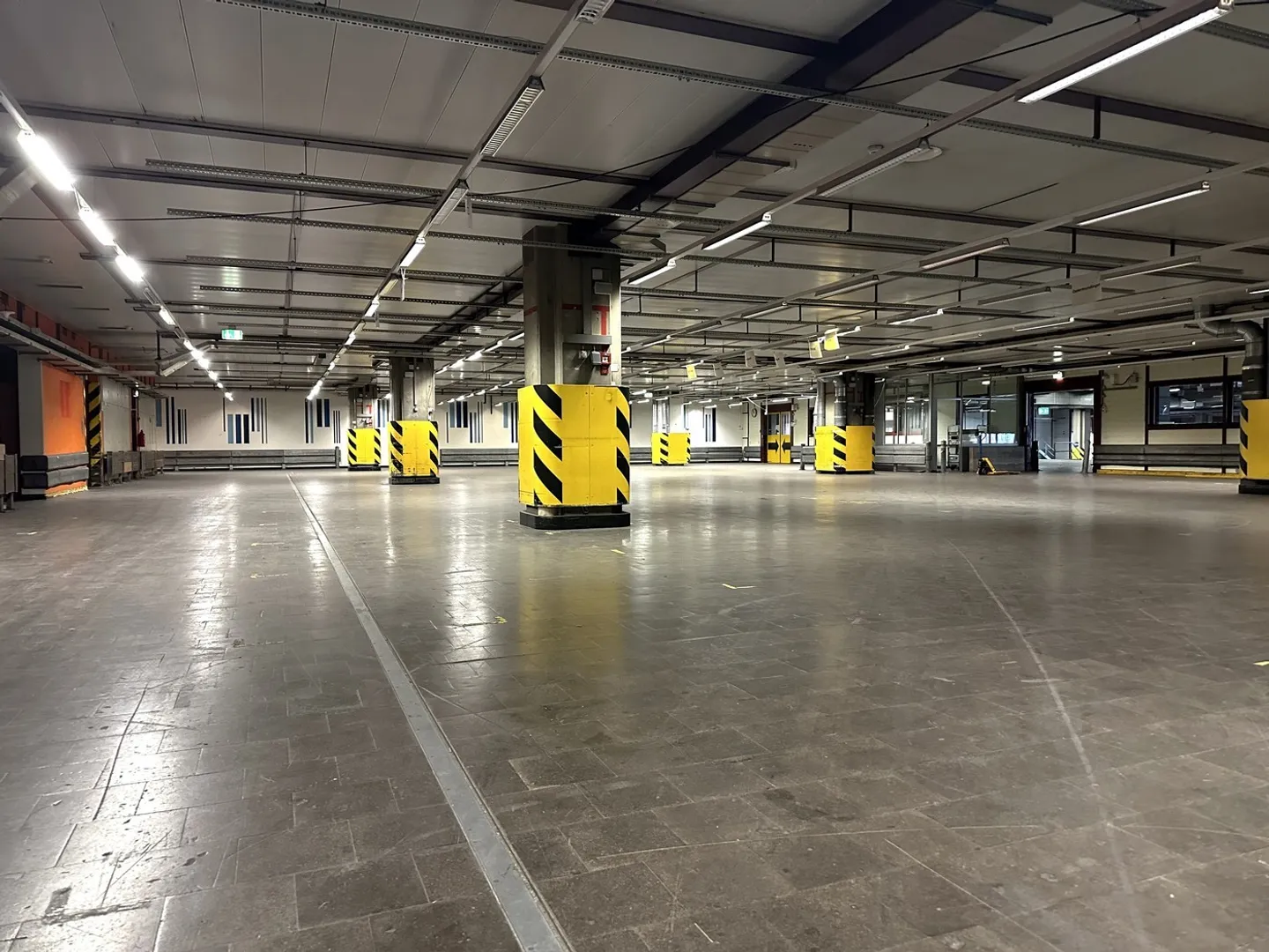 La tua attività direttamente alla stazione di Basilea SBB - Foto 1 di 3