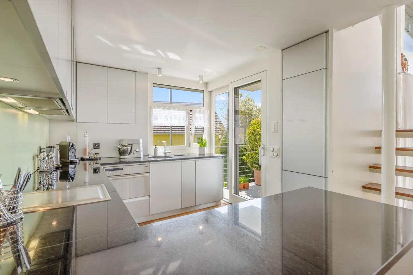 Herrliberg: Casa unifamiliare con piscina, terrazza e vista lago - Foto 3 di 5