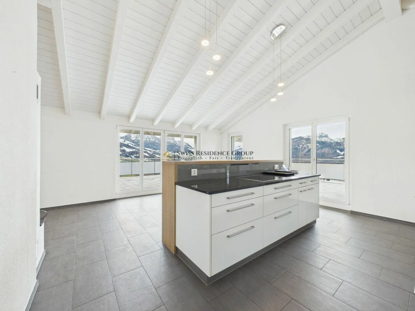 Exklusive 5.5-Zimmer-Attikawohnung mit Panoramasicht & grosszügigen... - Photo 2 of 31