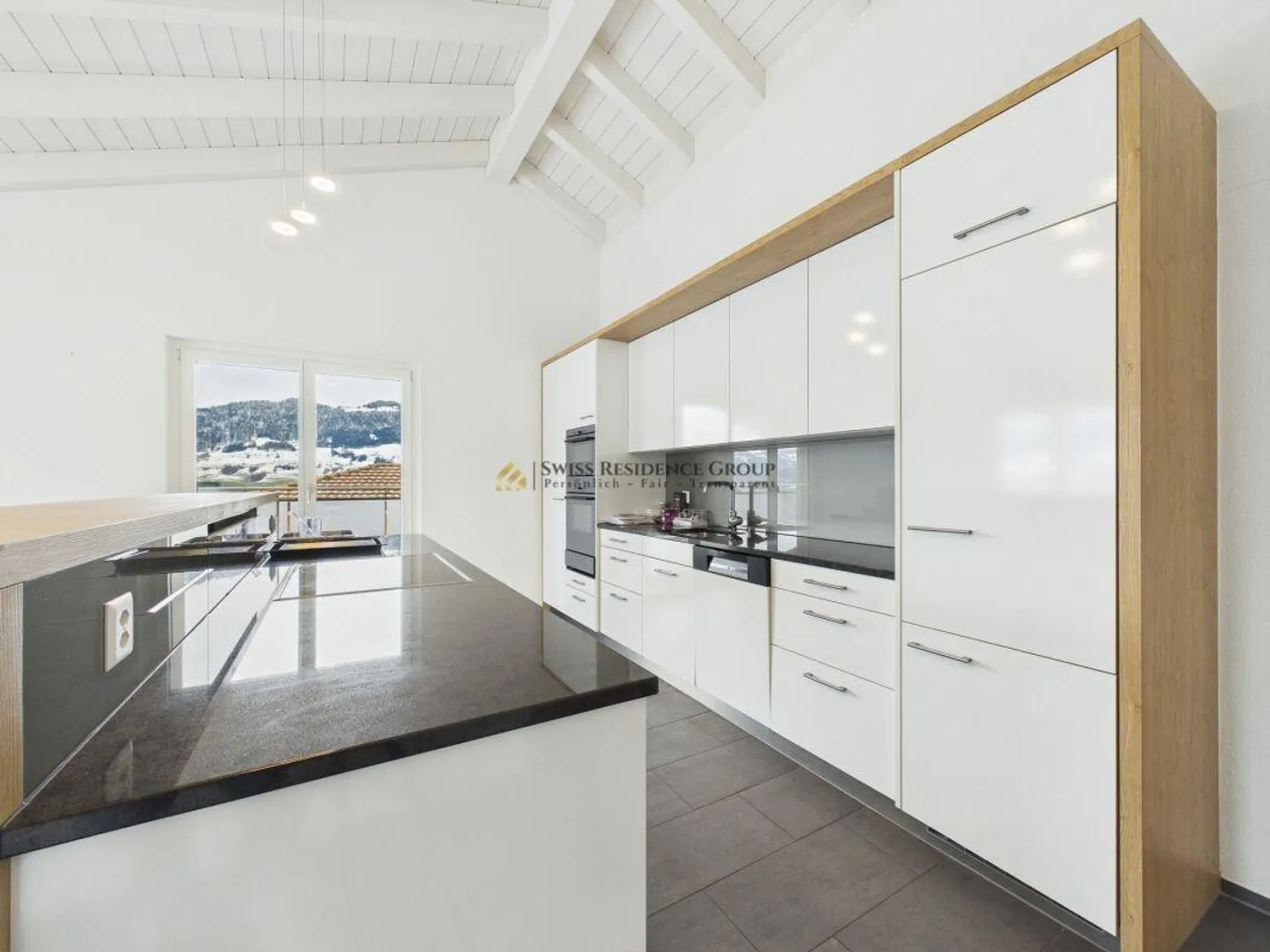 Exklusive 5.5-Zimmer-Attikawohnung mit Panoramasicht & grosszügigen... - Photo 3 of 31