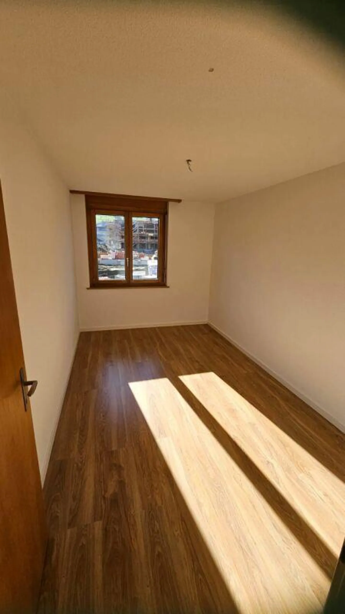 Large 4.5 Room Apartment - Photo 13 of 16