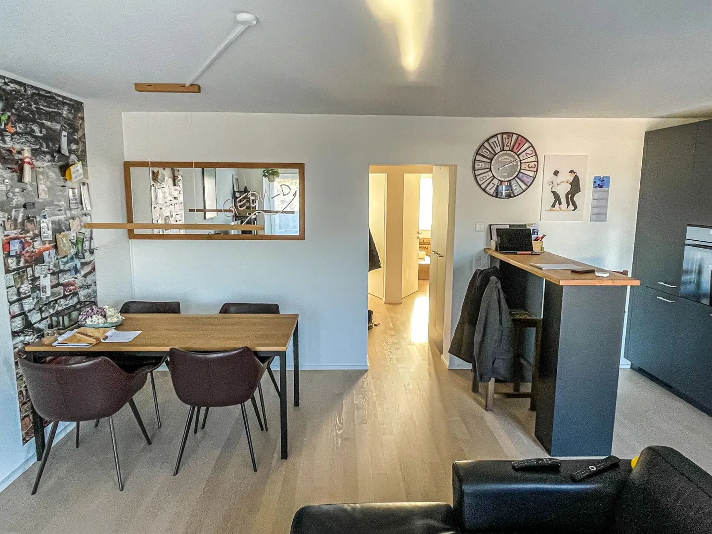 Appartement moderne de 3 pièces en penthouse au centre de Muttenz - Photo 2 sur 6