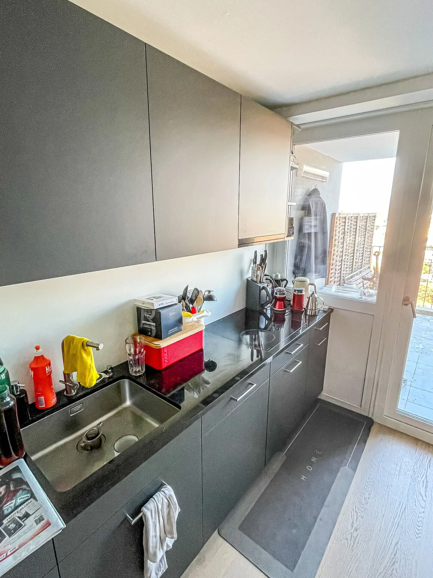 Appartement moderne de 3 pièces en penthouse au centre de Muttenz - Photo 3 sur 6