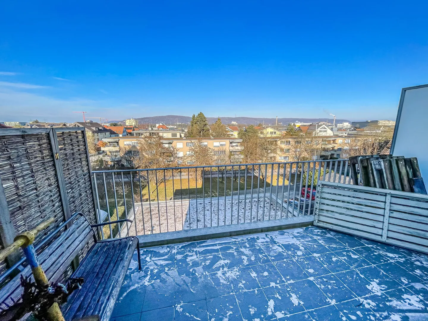 Appartement moderne de 3 pièces en penthouse au centre de Muttenz - Photo 4 sur 6