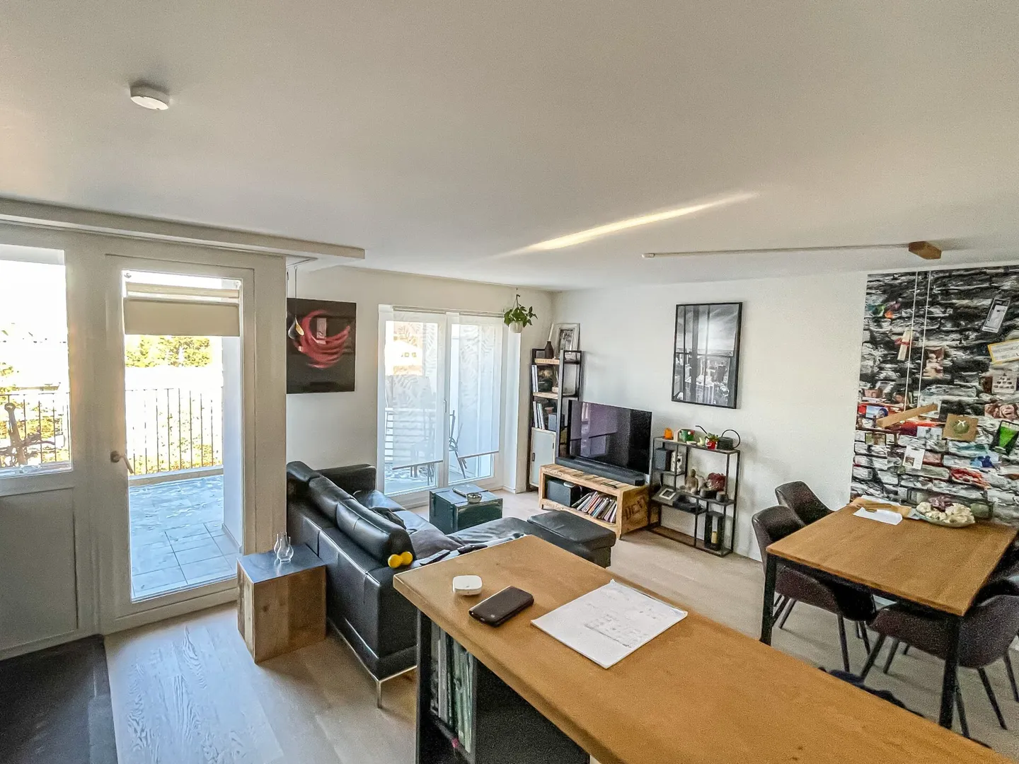 Appartement moderne de 3 pièces en penthouse au centre de Muttenz - Photo 1 sur 6