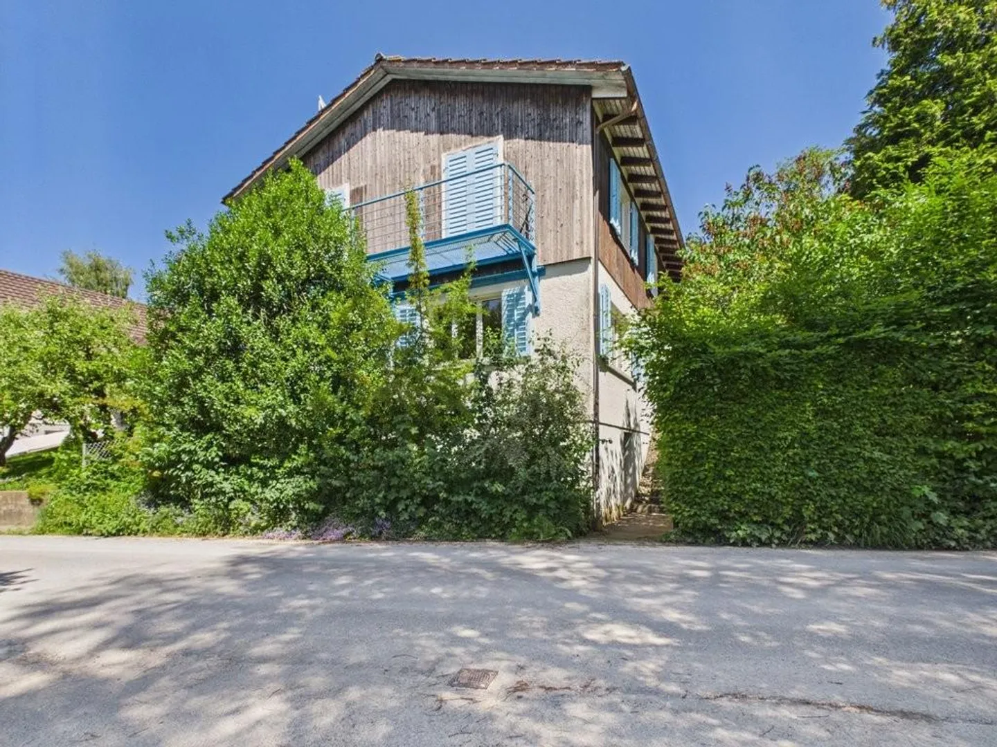 Old building in idyllic location on the edge of the forest with generous surroundings - Photo 1 of 6