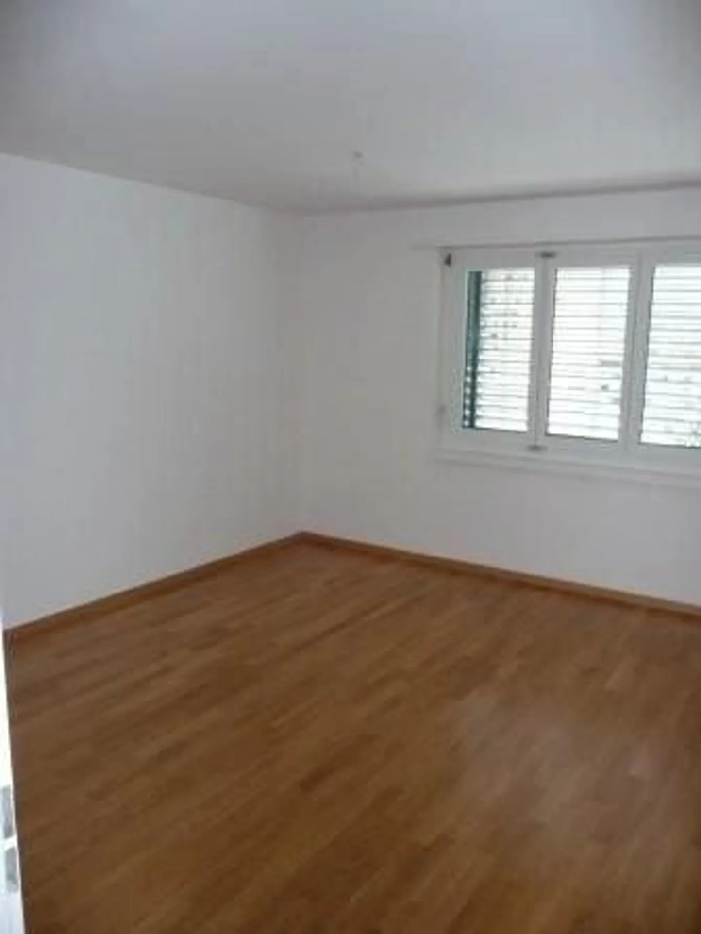 Modern Apartment with Balcony - Photo 4 of 6