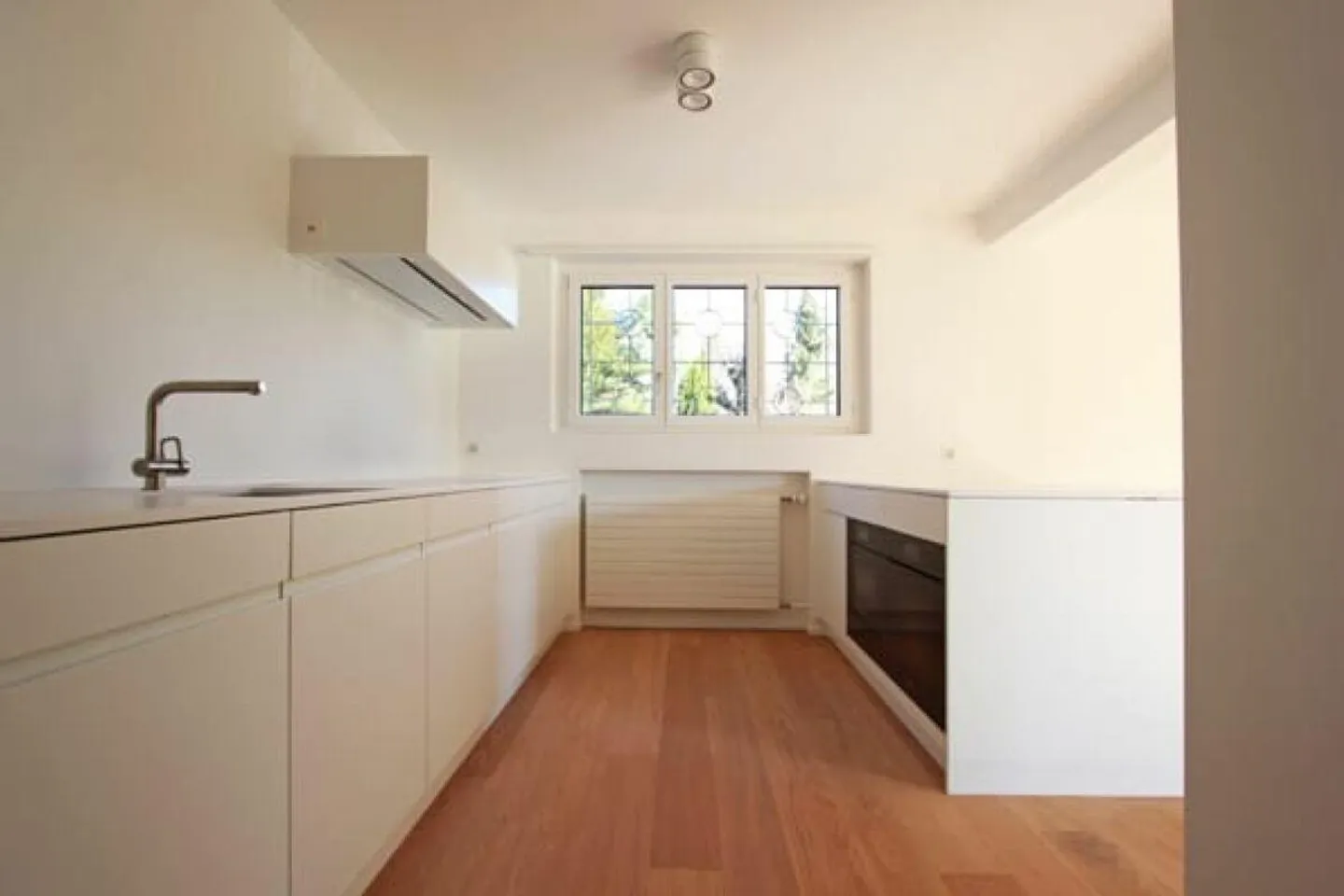Attractive house on the beautiful Bruderholz / 7-room with pool and double garage - Photo 3 of 17
