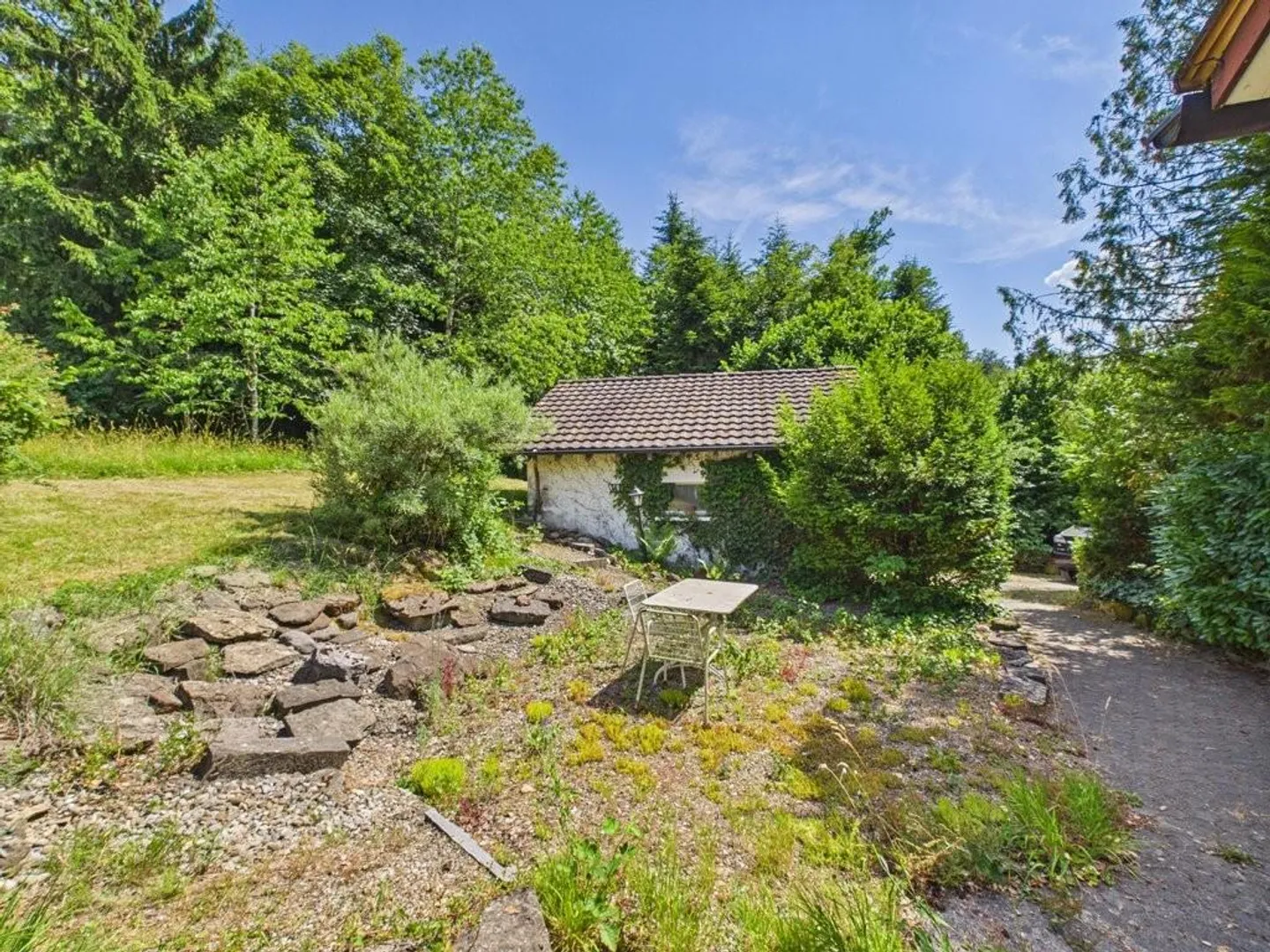Old building in idyllic location on the edge of the forest with generous surroundings - Photo 6 of 6