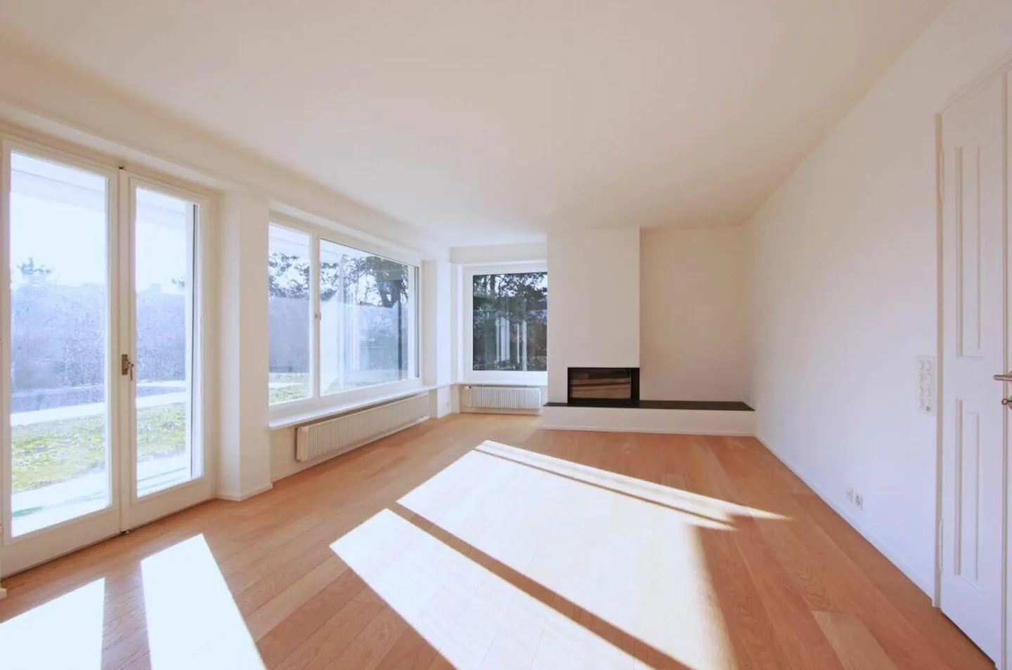 Attractive house on the beautiful Bruderholz / 7-room with pool and double garage - Photo 7 of 17