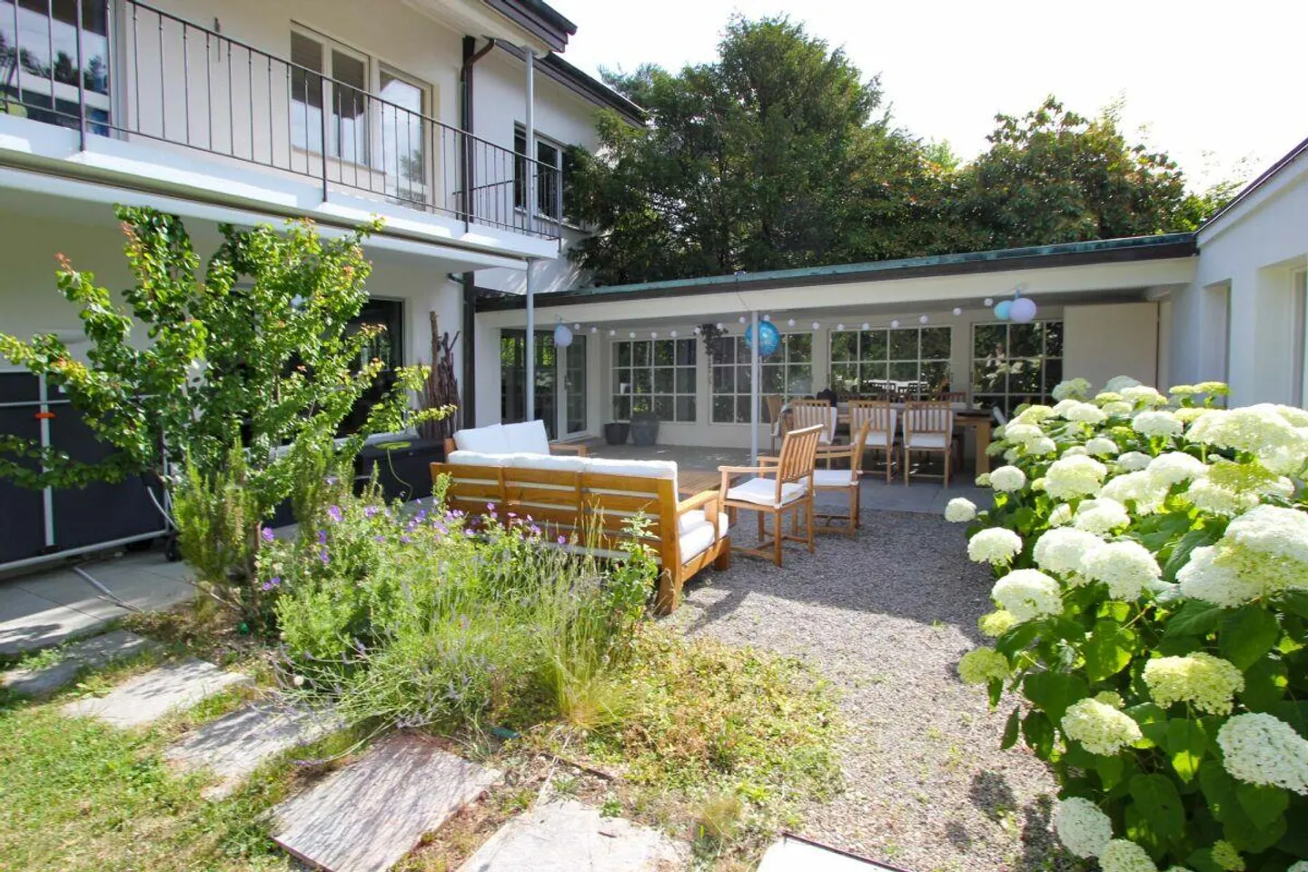 Attractive house on the beautiful Bruderholz / 7-room with pool and double garage - Photo 9 of 17