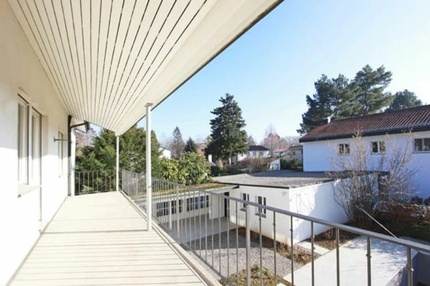 Attractive house on the beautiful Bruderholz / 7-room with pool and double garage - Photo 12 of 17
