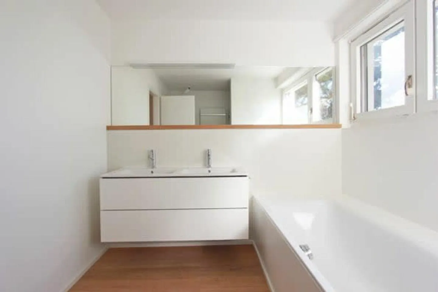 Attractive house on the beautiful Bruderholz / 7-room with pool and double garage - Photo 13 of 17