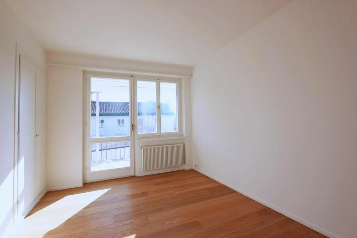 Attractive house on the beautiful Bruderholz / 7-room with pool and double garage - Photo 14 of 17