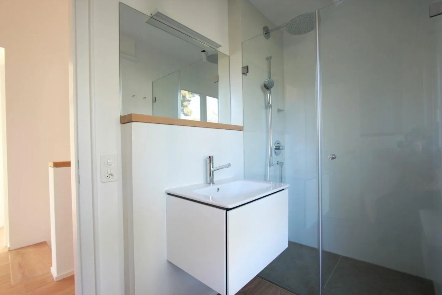 Attractive house on the beautiful Bruderholz / 7-room with pool and double garage - Photo 15 of 17