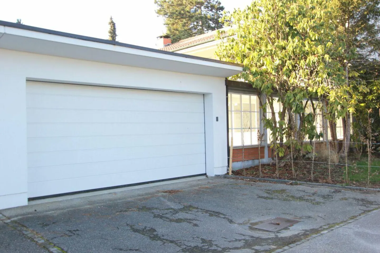 Attractive house on the beautiful Bruderholz / 7-room with pool and double garage - Photo 16 of 17